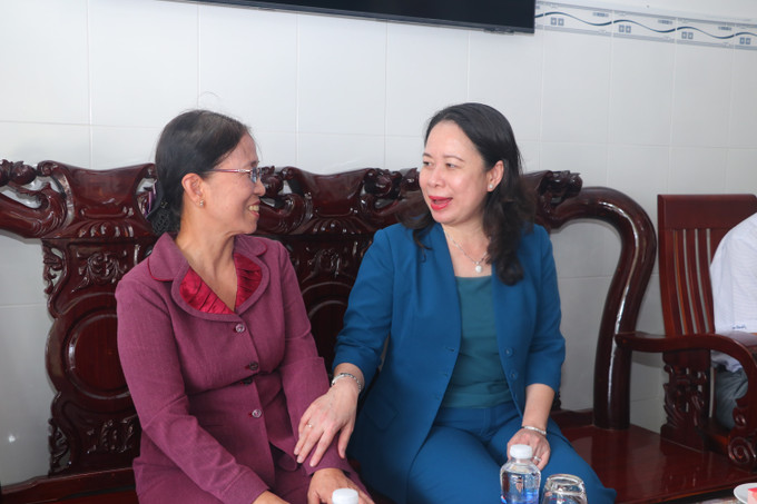Phó Chủ tịch Nước Võ Thị Ánh Xuân đến thăm, chúc mừng Nhà giáo ưu tú Tăng Thị Mỹ Hạnh nhân ngày Nhà giáo Việt Nam (20/11/1982 - 20/11/2023). Ảnh: Chanh Đa-TTXVN Phó Chủ tịch nước Võ Thị Ánh Xuân dự Ngày hội Đại đoàn kết toàn dân tộc tại ấp Bà Chăng A ảnh 5