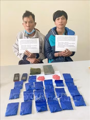 Điện Biên: Bắt giữ hai đối tượng, thu hai bánh heroin và 4.000 viên ma túy tổng hợp ảnh 1