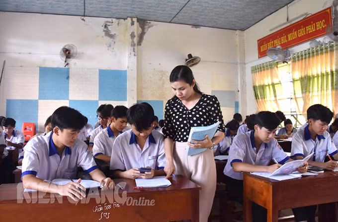 Kiên Giang giúp học sinh làm quen với các dạng đề thi, cách làm bài thi ảnh 1