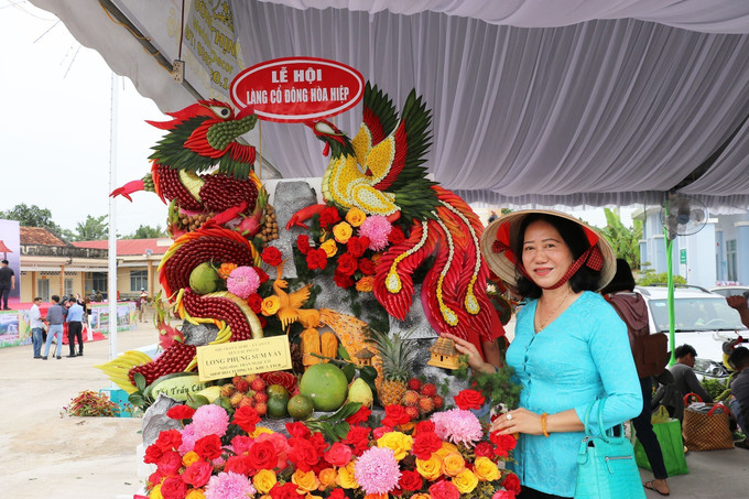 Một tác phẩm tham dự Hội thi chưng nghi, mâm ngũ quả tại lễ hội. Ảnh: Hữu Chí - TTXVN Quảng bá giá trị văn hóa, tạo điểm nhấn du lịch làng cổ Đông Hòa Hiệp ảnh 2