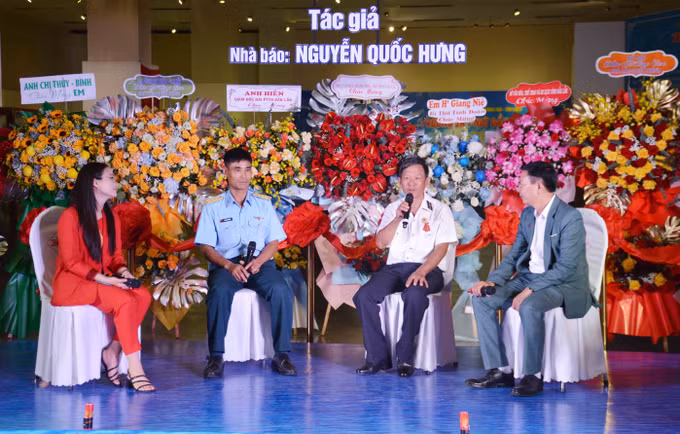 Triển lãm ảnh và phim phóng sự - tài liệu “Trường Sa - Nơi đầu sóng" ảnh 1