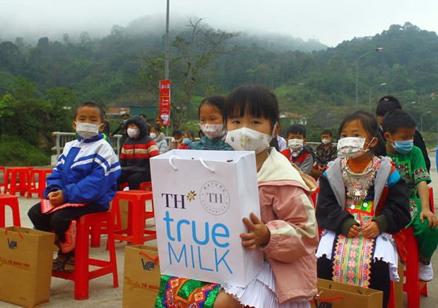 Chương trình nhằm mang lại điều kiện học tập tốt nhất cho những học sinh vùng biên giới. Ảnh: Tá Chuyên-TTXVN Hỗ trợ cải thiện dinh dưỡng, tầm vóc cho trẻ em nghèo vùng biên cương Tổ quốc ảnh 1