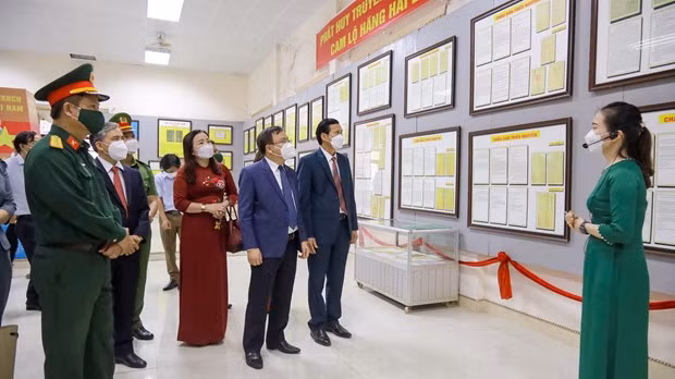 Triển lãm lưu động bản đồ và tư liệu về Hoàng Sa, Trường Sa tại Quảng Trị ảnh 1