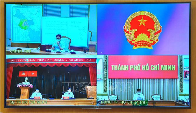 Họp chỉ đạo dịch COVID-19. Ảnh: Minh Đức Thành phố Hồ Chí Minh đang đi đúng hướng trong công tác phòng, chống dịch ảnh 2