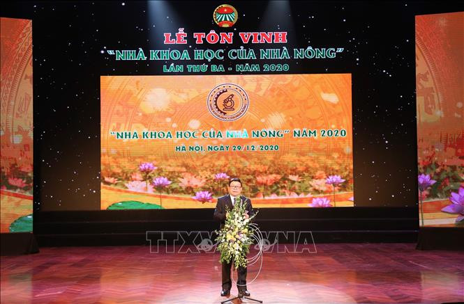 Ông Thào Xuân Sùng, Chủ tịch Ban chấp hành trung ương Hội Nông dân Việt Nam phát biểu khai mạc lễ Tôn vinh “Nhà khoa học của Nhà nông” lần thứ Ba – năm 2020. Ảnh: Hoàng Hiếu - TTXVN Tôn vinh 68 Nhà Khoa học của nhà nông lần thứ 3, năm 2020 ảnh 2