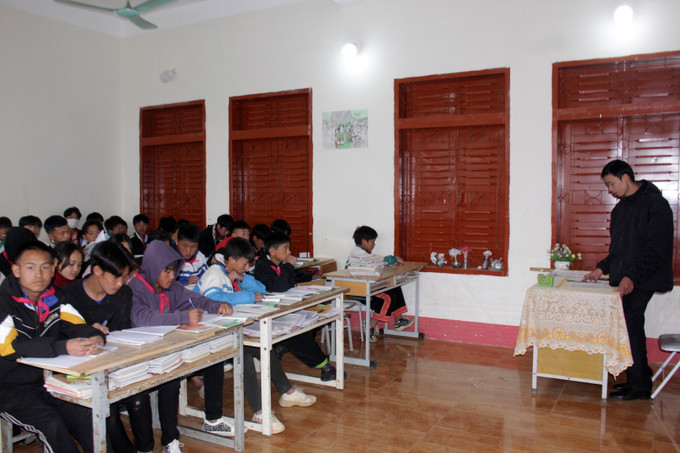 Giờ học tại Trường Tiểu học và Trung học cơ sở Tà Xùa (huyện Bắc Yên, tỉnh Sơn La). Ảnh: Hữu Quyết - TTXVN Quan tâm phát triển giáo dục, đào tạo vùng Trung du và miền núi Bắc Bộ ảnh 4
