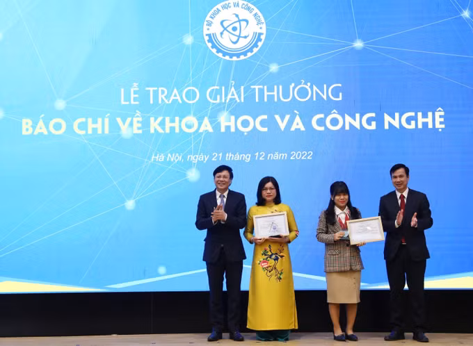 Trao Giải thưởng báo chí về khoa học và công nghệ năm 2021 ảnh 5
