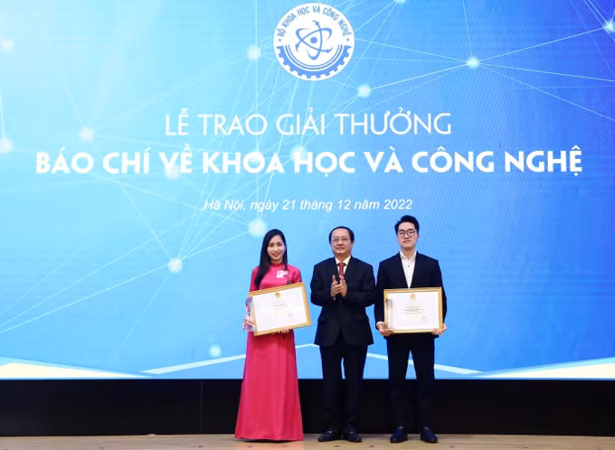 Trao Giải thưởng báo chí về khoa học và công nghệ năm 2021 ảnh 3