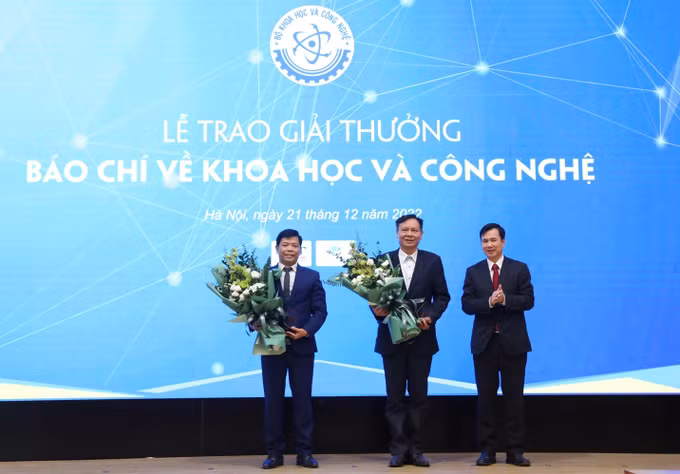 Trao Giải thưởng báo chí về khoa học và công nghệ năm 2021 ảnh 7