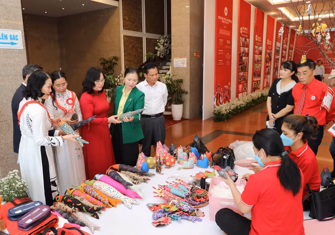 Đại hội đại biểu toàn quốc Hội Chữ thập đỏ Việt Nam lần thứ XI: Khai mạc triển lãm "Hệ sinh thái nhân đạo" ảnh 3