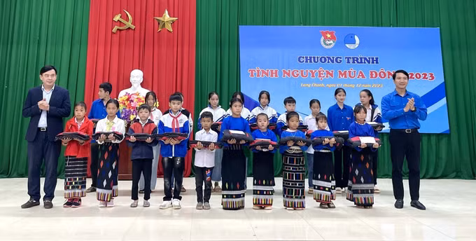 Chương trình tình nguyện mùa đông đến với thanh thiếu nhi vùng cao ảnh 1