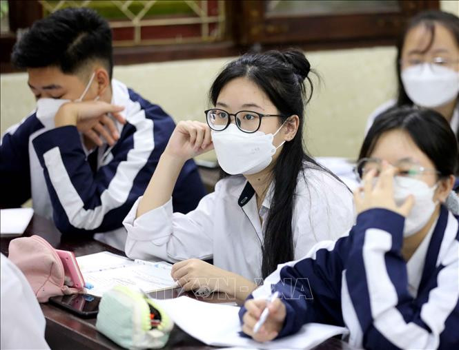 Mỗi học sinh trường THPT Trần Phú, quận Hoàn Kiếm đều ý thức được đây là thời điểm quan trọng để chuẩn bị tốt nhất cho kỳ thi tốt nghiệp THPT năm 2022 sắp tới. Ảnh: Thanh Tùng – TTXVN Bộ Giáo dục và Đào tạo công bố dự thảo Quy chế tuyển sinh đại học 2022 ảnh 1