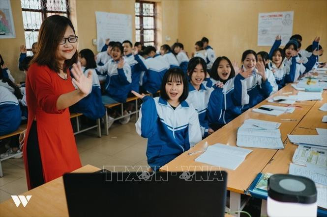 Cô giáo Hà Ánh Phượng với mô hình "Lớp học xuyên biên giới" tại Trường THPT Hương Cần, Thanh Sơn, Phú Thọ. Ảnh: TTXVN phát Gương mặt trẻ Việt Nam tiêu biểu năm 2020: Cô giáo Hà Ánh Phượng vượt qua mọi khó khăn để sống cuộc đời có ý nghĩa ảnh 5