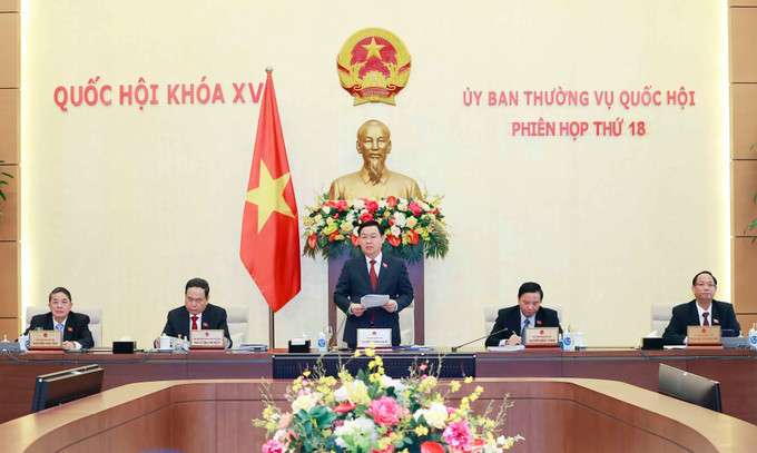 Chủ tịch Quốc hội Vương Đình Huệ phát biểu khai mạc phiên họp. Ảnh: Doãn Tấn - TTXVN Khai mạc Phiên họp thứ 18 Ủy ban Thường vụ Quốc hội ảnh 1