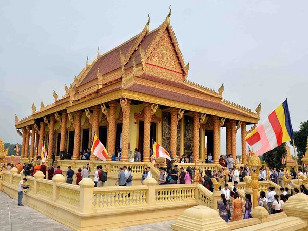 Chùa Khmer trong không gian Làng Văn hóa, du lịch các dân tộc Việt Nam. Ảnh: Thanh Hà - TTXVN Tôn vinh và lan tỏa tinh thần “Đại đoàn kết - Cội nguồn dân tộc” ảnh 1