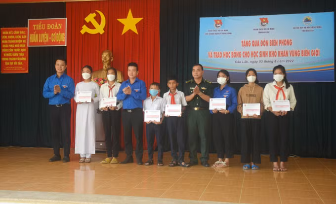 Từ phong trào “Ba sẵn sàng” đến “Thanh niên tình nguyện”: Biểu tượng tinh thần cống hiến của tuổi trẻ Việt Nam ảnh 4