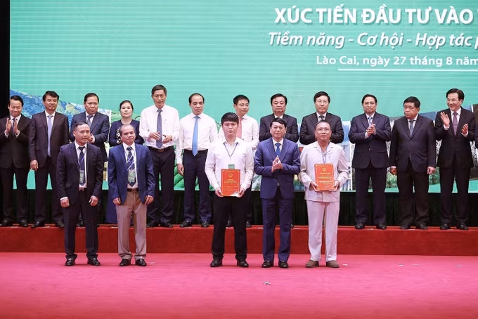 Thủ tướng Phạm Minh Chính: Thực hiện Nghị quyết 11-NQ/TW cần có cách tiếp cận tổng thể gắn với giải pháp cụ thể, linh hoạt, hiệu quả, sát thực tiễn ảnh 4