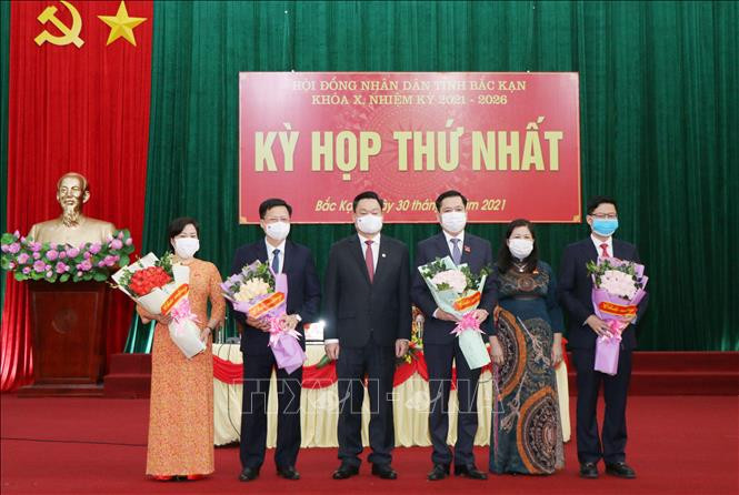 Lễ ra mắt Chủ tịch và 3 Phó Chủ tịch Ủy ban nhân dân tỉnh khóa X, nhiệm kỳ 2021-2026. Ảnh: Vũ Hoàng Giang - TTXVN Kiện toàn các chức danh chủ chốt của HĐND, UBND tỉnh Bắc Kạn ảnh 3