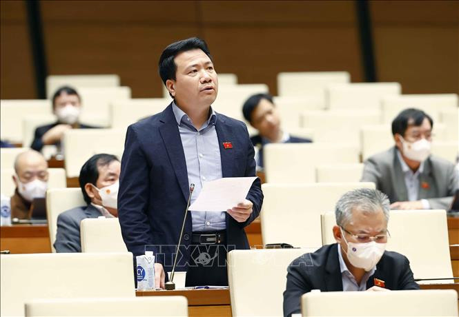 Đại biểu Quốc hội tỉnh Đắk Lắk Ngô Trung Thành phát biểu ý kiến. Ảnh: Doãn Tấn - TTXVN Kỳ họp bất thường, Quốc hội khóa XV: Phát huy nguồn lực đất đai cho phát triển đất nước ảnh 2