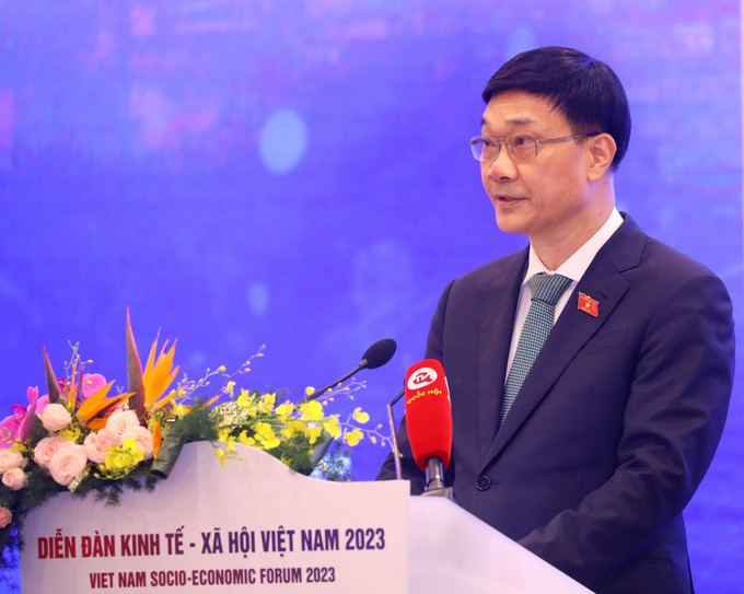 Chủ nhiệm Ủy ban Kinh tế của Quốc hội Vũ Hồng Thanh phát biểu. Ảnh: Văn Điệp - TTXVN Diễn đàn Kinh tế - Xã hội Việt Nam 2023: Kiến tạo động lực cho tăng trưởng ảnh 3