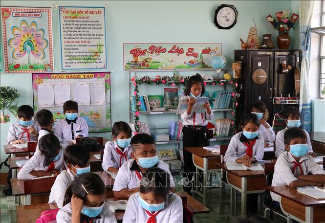 Giờ học Tiếng Việt của học sinh dân tộc thiểu số tại Gia Lai. Ảnh: Hồng Điệp - TTXVN Những mô hình thư viện giúp tăng cường tiếng Việt cho học sinh dân tộc thiểu số ảnh 3