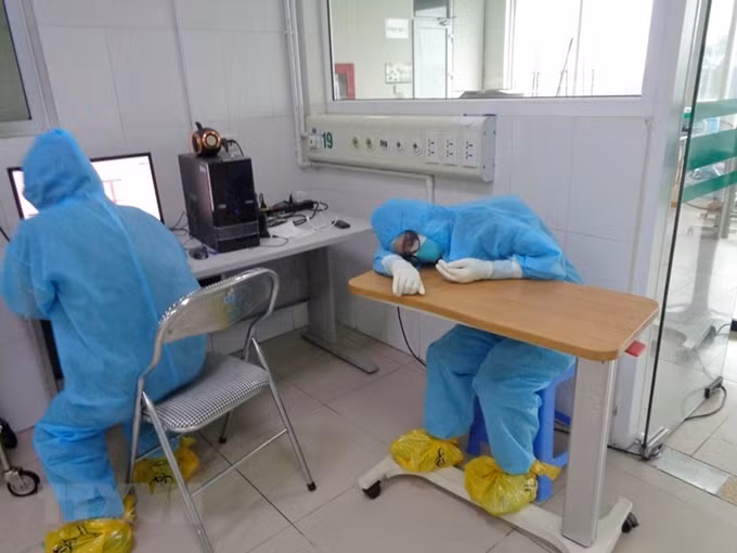 Thủ tướng Nguyễn Xuân Phúc gửi thư khen, động viên các "chiến sỹ áo trắng" ảnh 1