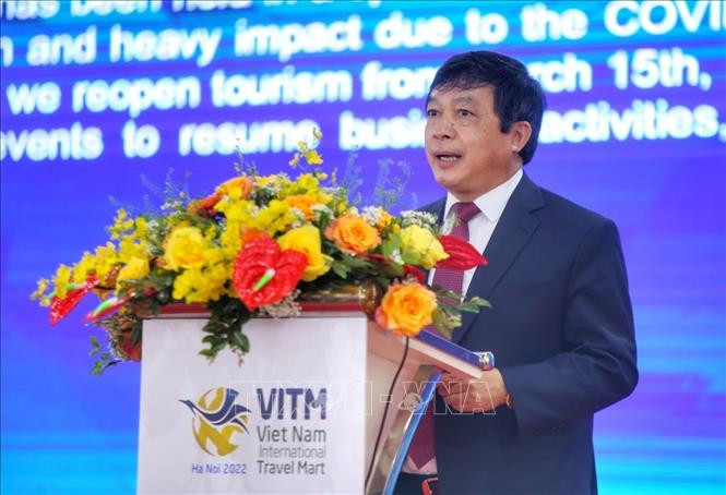 Thứ trưởng Bộ Văn hoá, Thể thao và Du lịch Đoàn Văn Việt phát biểu khai mạc Hội chợ Du lịch quốc tế Việt Nam "VITM Hà Nội 2022". Ảnh: Tuấn Đức - TTXVN. Ảnh: Tuấn Đức - TTXVN Mở cửa du lịch (Bài 1) ảnh 4