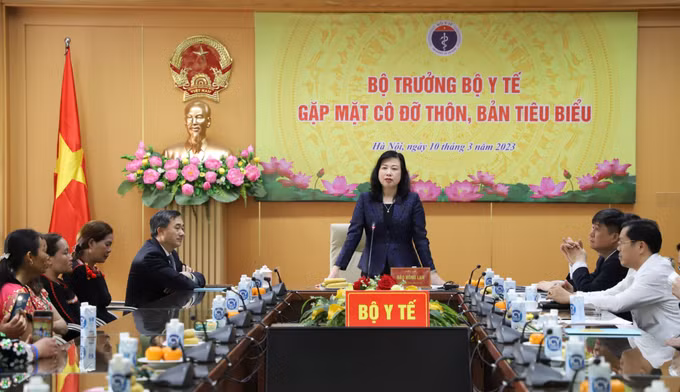 Hướng tới xây dựng, thực thi đầy đủ chính sách hỗ trợ cô đỡ thôn bản ảnh 1