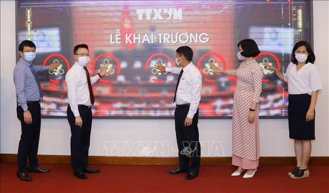 Lãnh đạo TTXVN khai trương trang thông tin đặc biệt về bầu cử ĐBQH và đại biểu HĐND các cấp. Ảnh: Văn Điệp – TTXVN TTXVN ra mắt trang thông tin đặc biệt về bầu cử đại biểu Quốc hội khóa XV và đại biểu HĐND các cấp nhiệm kỳ 2021-2026 ảnh 5