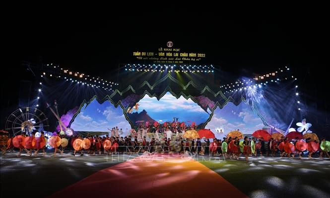 Chương trình văn nghệ chào mừng Lễ khai mạc Tuần Du lịch - Văn hóa Lai Châu năm 2022. Ảnh: Quý Trung – TTXVN Khai mạc Tuần Du lịch - Văn hóa Lai Châu năm 2022 ảnh 7
