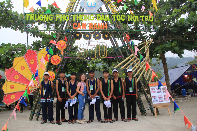 Học sinh trường dân tộc nội trú Cam Ranh tại hội trại văn hóa - văn nghệ dành cho học sinh dân tộc thiểu số tỉnh Khánh Hòa. Ảnh: Phan Sáu - TTXVN Khánh Hòa chăm lo giáo dục, đào tạo vùng đồng bào dân tộc thiểu số, miền núi ảnh 2