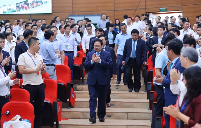 Thủ tướng Phạm Minh Chính chủ trì Hội nghị triển khai Chương trình hành động của Chính phủ thực hiện Nghị quyết số 11-NQ/TW của Bộ Chính trị ảnh 1
