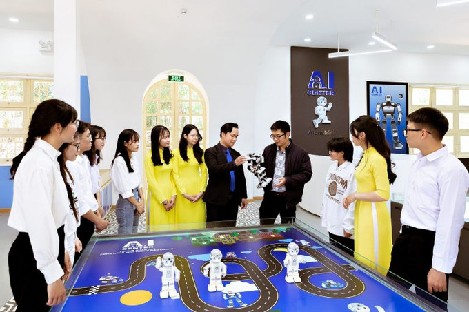 Trung tâm Giáo dục đào tạo trí tuệ nhân tạo và Công nghệ (AIC) được đặt tại Trường Đại học Đà Lạt. Ảnh: dlu.edu.vn Đưa vào hoạt động Trung tâm đào tạo, nghiên cứu về trí tuệ nhân tạo đầu tiên tại Tây Nguyên ảnh 2