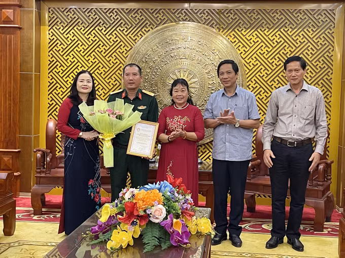 Công bố trao học bổng "Vì em hiếu học" năm học 2022 - 2023 tại Quảng Trị ảnh 1