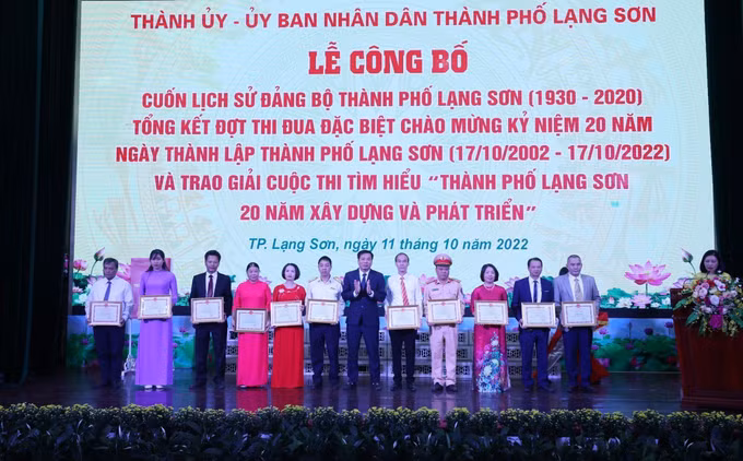 Thành phố khởi sắc bên dòng sông Kỳ Cùng ảnh 1