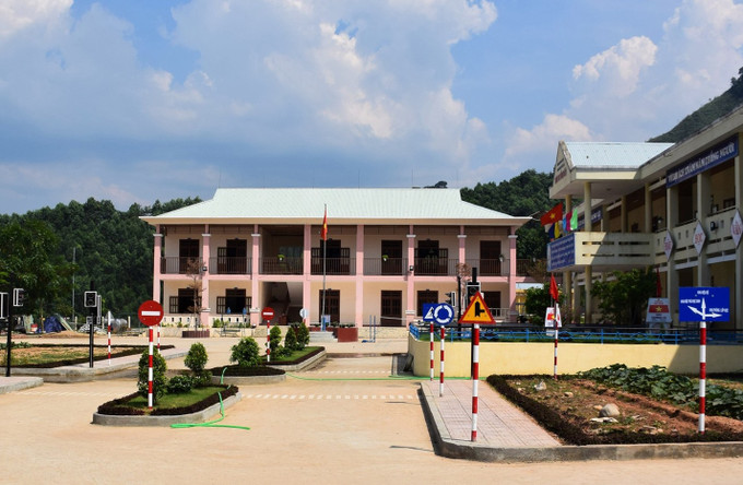 Mô hình giao thông của Trường Phổ thông Dân tộc bán trú tiểu học Trà Tập. Ảnh: baoquangnam.vn Trường Phổ thông Dân tộc Bán trú Tiểu học Trà Tập khơi dậy tình yêu biển đảo cho học sinh ảnh 1