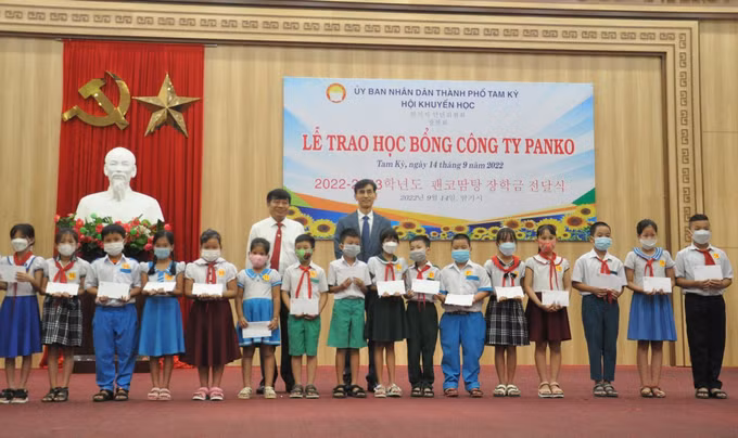 Quảng Nam: Hỗ trợ học sinh, sinh viên học giỏi vượt khó đến trường ảnh 1