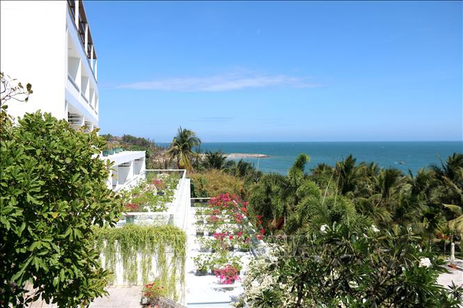 The Cliff Resort & Residences, một trong những điểm du lịch cao cấp tại biển Hàm Tiến, thành phố Phan Thiết. Ảnh: Nguyễn Thanh – TTXVN Tạo sức bật mới cho du lịch Bình Thuận (Bài cuối) ảnh 1