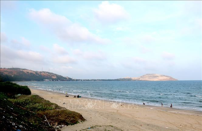Biển Hòn Rơm (thành phố Phan Thiết) gắn liền với quá trình phát triển thương hiệu du lịch Bình Thuận. Ảnh: Nguyễn Thanh - TTXVN Tạo sức bật mới cho du lịch Bình Thuận (Bài cuối) ảnh 3