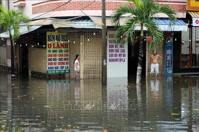 Nhà dân ở quận Thanh Khê (Đà Nẵng) bị ngâp nước do bão số 5. Ảnh: Trần Lê Lâm - TTXVN Bão số 5 đổ bộ vào đất liền, một số địa phương đã ghi nhận thiệt hại ảnh 4