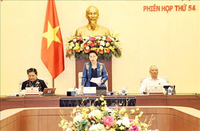 Chủ tịch Quốc hội Nguyễn Thị Kim Ngân phát biểu khai mạc. Ảnh: Trọng Đức - TTXVN Khai mạc Phiên họp thứ 54 của Ủy ban Thường vụ Quốc hội ảnh 2