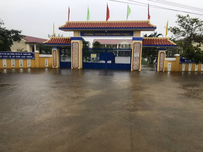 Thừa Thiên - Huế cho học sinh nghỉ học để đảm bảo an toàn ứng phó với mưa lũ ảnh 2