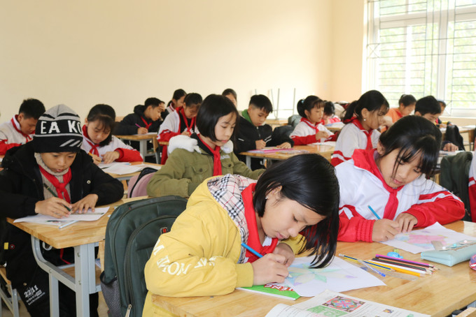 Giờ học của học sinh tại Trường phổ thông dân tộc nội trú huyện Phú Lương, Thái Nguyên. Ảnh: Hoàng Nguyên - TTXVN Thái Nguyên nâng cao chất lượng nguồn nhân lực thông qua mô hình “Công dân học tập” ảnh 1