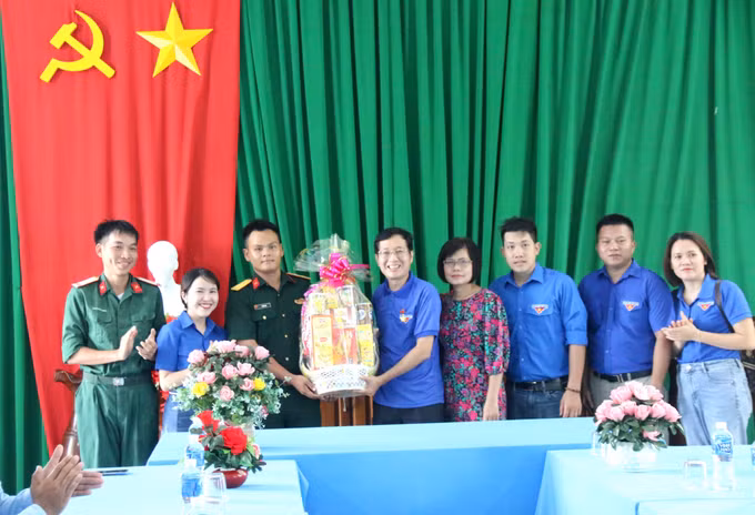 Tuổi trẻ Thông tấn xã Việt Nam hướng về biển, đảo quê hương ảnh 7