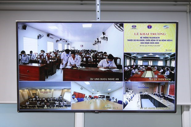 Buổi tư vấn y tế, khám chữa bệnh từ xa của Bệnh viện K với nhiều điểm cầu. Ảnh: PV/Vietnam+ Xóa nhòa khoảng cách địa lý, giúp người bệnh vùng sâu, vùng xa tiếp cận y tế chất lượng cao ảnh 1