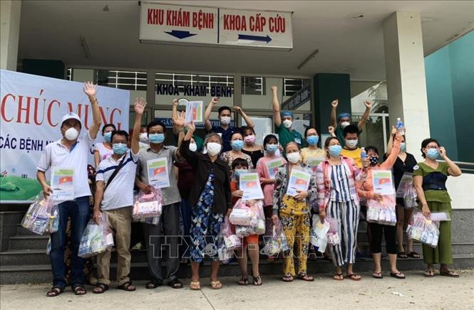 20 bệnh nhân được công bố khỏi bệnh tại Bệnh viện dã chiến Hòa Vang. Ảnh: TTXVN phát Dịch COVID-19: Sáng 29/8 không có ca mắc mới ảnh 1