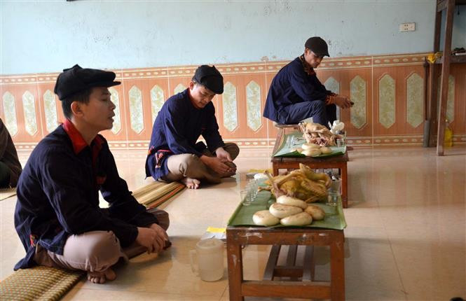 Cúng tổ tiên trong ngày đón tết năm cùng của người Dao. Ảnh: Nguyễn Nam - TTXVN Độc đáo "Tết năm cùng" của đồng bào Dao ảnh 4