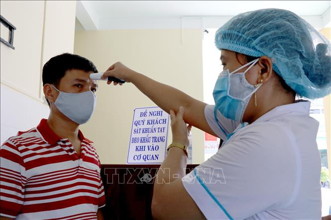 Quảng Ngãi tăng cường triển khai phòng chống dịch COVID-19. Ảnh: Lê Ngọc Phước- TTXVN Có 352 thí sinh ở Quảng Ngãi dừng thi tốt nghiệp do liên quan đến bệnh nhân COVID -19 ảnh 1