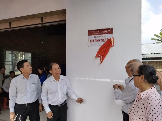 Bến Tre: Bàn giao 60 căn nhà tình nghĩa, tình thương, đại đoàn kết ảnh 4