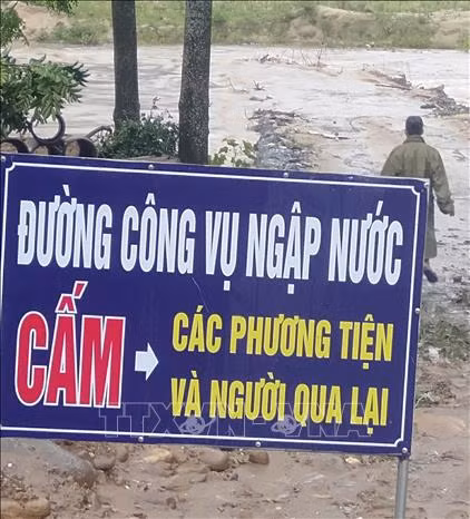 Nhiều hộ dân ở miền núi Thanh Hóa bị cô lập do mưa lớn ảnh 2